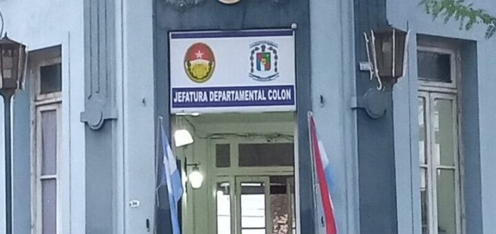 alt="frente de la Jefatura Departamental Colón"