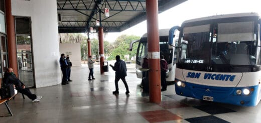 alt="terminal de ómnibus de la ciudad de Paraná"