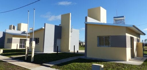 alt="viviendas construidas por el IAPV"