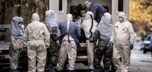 alt="asisten a un paciente con coronavirus"