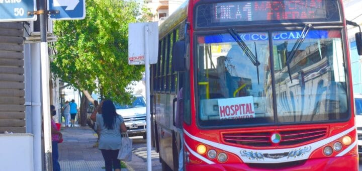 alt="una unidad del transporte urbano de pasajeros"