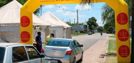 alt="ingreso de automóviles a la ciudad de Colón"