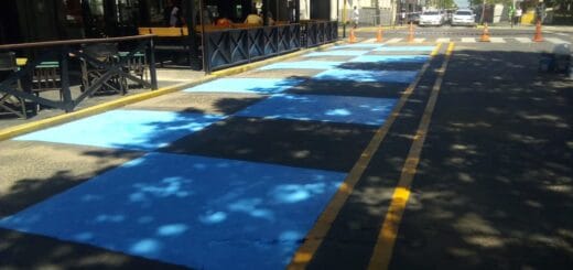 alt="corredor gastronómico sobre calle 1° de Mayo"