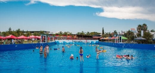 alt="piscina de olas en las termas de federación"