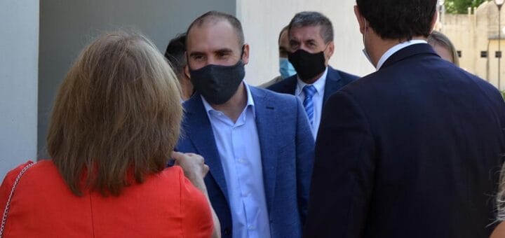 alt="El ministro de Economía, Martín Guzmán, durante su visita a Paraná"