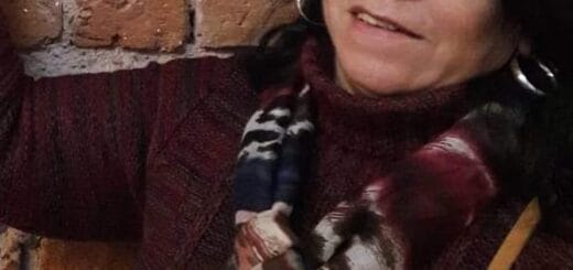 alt="Alba Ponce, trabajadora municipal con varios años de trayectoria en el ámbito del emprendedurismo, el desarrollo de la economía social y el trabajo articulado con las microempresas familiares y los sectores productivos"