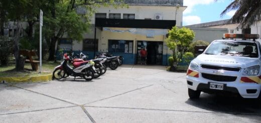 alt="frente de la Central de Tránsito de Concordia"