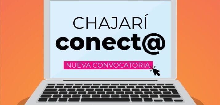 alt="figura de computadora con las palabras Chajarí Conect@e en la pantalla"