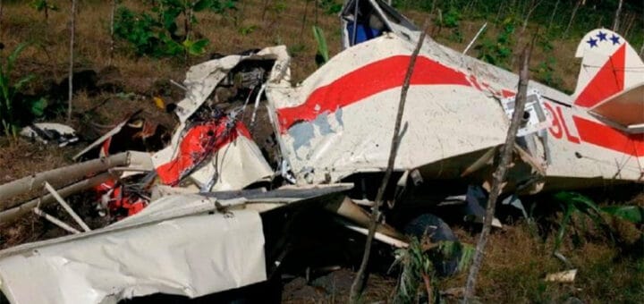 alt="restos de avioneta caìda"
