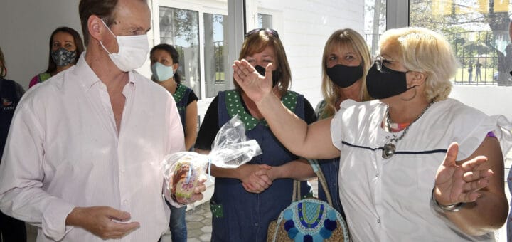 alt="el gobernador bordet dialoga con docentes"