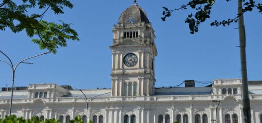 alt="casa de gobierno de entre ríos en paraná"