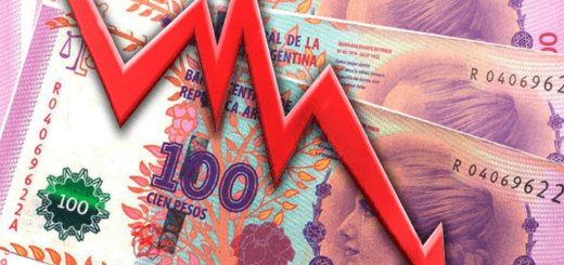 alt="imagen de tres billetes de 100 pesos argentinos cruzados por un rayo descendente"