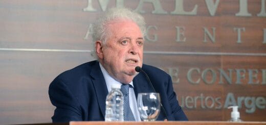 alt="el ministro de salud ginés gonzález garcía"