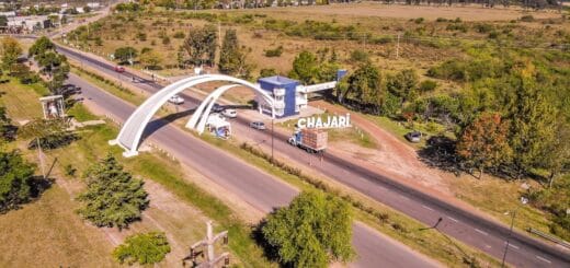 alt="fotografía aérea del portal de acceso a la ciudad de Chajarí"