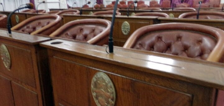 alt="recinto de la cámara de senadores de entre ríos"