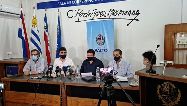 alt="El intendente de Salto (Uruguay), Andrés Lima, dispuso el cierre de los complejos termales ante la presencia de la variante brasileña del coronavirus conocida como Cepa de Manaos"