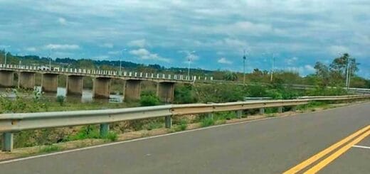 alt="en la fotografía, una imagen de un puente"