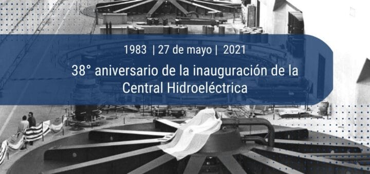 alt="en la fotografía se ven turbinas de la represa de Salto Grande y una inscripción referida a su aniversario"