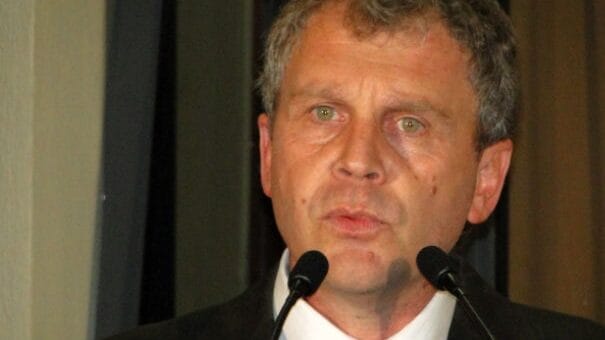 alt="en la fotografía, el intendente de Pedro Galimberti, quien solicitó la revisión de las medidas restrictivas"