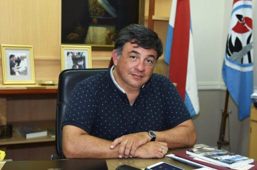 alt="en la imagen puede verse al intendente de Concepción del Uruguay Martín Oliva"