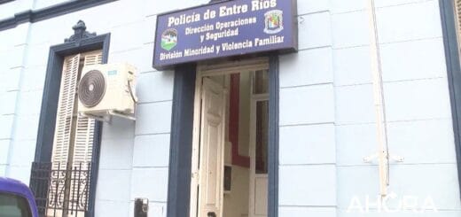alt="en la imagen puede verse el frente del edificio de la División Minoridad de la Policía de Entre Ríos en Paraná"