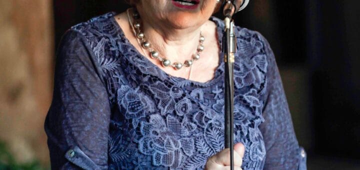 alt="en la imagen, Susana Domínguez Soler, la autora de Entre Vinos, Entre Ríos"