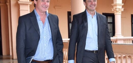 alt="El intendente de Paraná, Adán Bahl (a la derecha), es el que menos sueldo percibe en la provincia; el sueldo del gobernador Gustavo Bordet (izquierda) es superado por el de algunos presidente municipales"