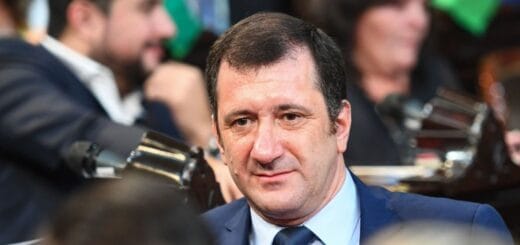 alt="el senador Edgardo Kueider presentó un proyecto en beneficio de las zonas cálidas del país"