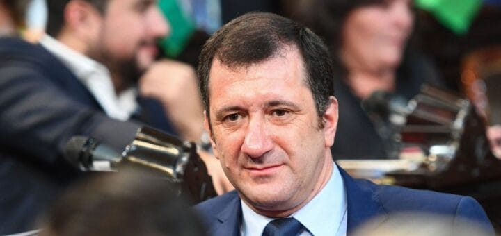 alt="el senador Edgardo Kueider presentó un proyecto en beneficio de las zonas cálidas del país"