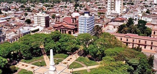 alt="vista aérea de la ciudad de Concepción del Uruguay"