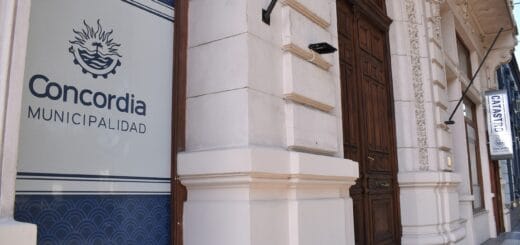 alt="en la imagen, el frente de la nueva sede de la Dirección de Rentas municipal"