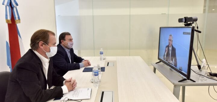 alt="El gobernador Bordet y el titular del IAPV dialogan por videoconferencia con el presidente Fernández sobre los complejos de viviendas a construirse en Concordia y en Paraná"