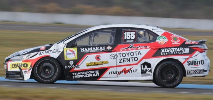 alt="Gastón Iansa logró su primera victoria a bordo del Toyota Corolla del equipo Tito Bessone Toyota Racing"