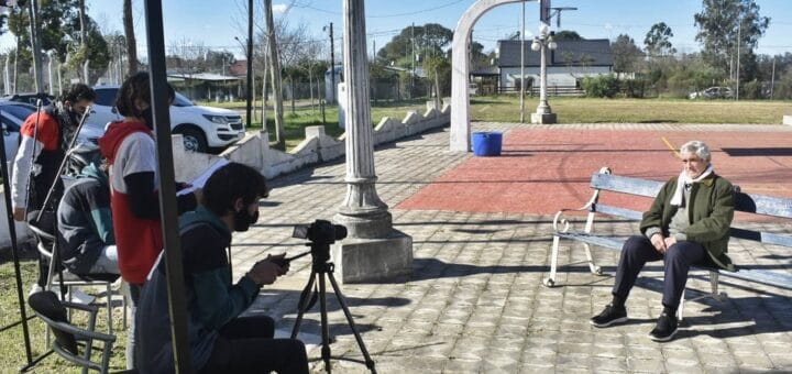 alt="El ciclo de entrevistas continuará en Pueblo Liebig incorporó en esta ocasión a aquellos que vivían cuando aún operaba el frigorífico británico"