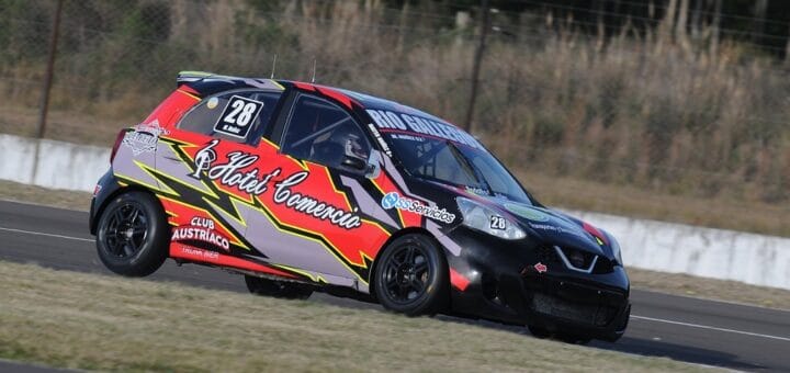 alt="Con el Nissan March atendido por el equipo Alquat Motorsport, Mateo Núñez ganó la sexta fecha del Campeonato Argentino 2021 Río Uruguay Seguros de Turismo Nacional Clase 2"
