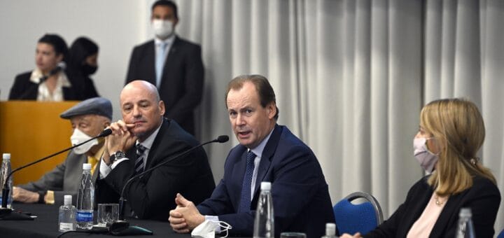 alt="El gobernador Gustavo Bordet anunció el lanzamiento de tres nuevas líneas de créditos blandos para el sector productivo"