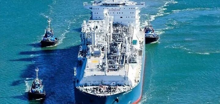 alt="El buque noruego Hoegh Esperanza quedó varado en el canal Punta Indio y transformó al Río de la Plata en otro Canal de Suez"