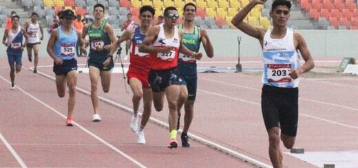 alt="El concordiense Dylan van der Hock encabeza el pelotón en los 1.500 metros"