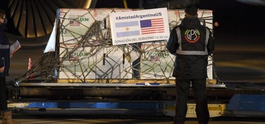 alt="El lote proveniente de Estados Unidos es una donación del gobierno de Joe Biden. Entre Ríos recibirá 27.300 dosis"