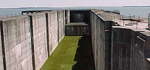 alt="en la imagen puede verse la esclusa de navegación de la represa de salto grande"