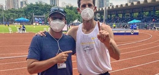 alt="El entrenador concordiense, Javier Benítez (izquierda en la fotografía), junto a Germán Chiaraviglio"