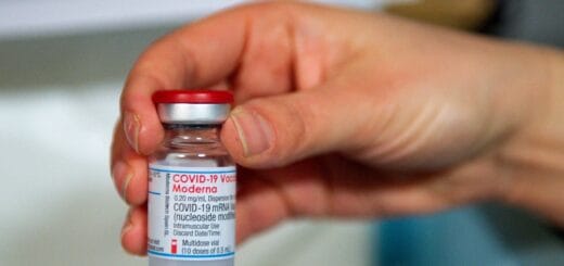 alt="Se comenzará a vacunar a adolescentes de entre 12 y 17 años con factores de riesgo"