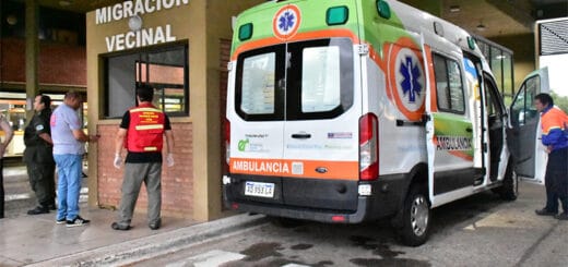 alt="la frontera entre Uruguay y Argentina en la represa de Salto Grande"