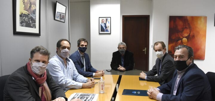 alt="El gobernador Gustavo Bordet mantuvo un encuentro con el ministro de Desarrollo Territorial y Hábitat de la Nación, Jorge Ferraresi, en el que obtuvo la no objeción técnica que permitirá el llamado a licitación para construir las primeras 424 viviendas con financiamiento nacional"