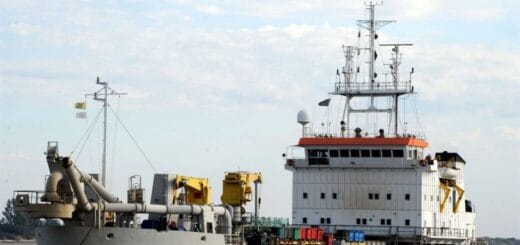 alt="Los trabajos de dragado del río Uruguay fueron realizados por el buque de succión Amerigo Vespucci"