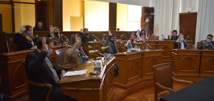 alt="Los concejales aprobaron por unanimidad la declaración de Interés Municipal la próxima Feria de Carreras"