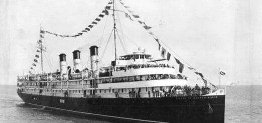 alt="El buque Ciudad de Buenos Aires podía trasladar a 720 pasajeros"