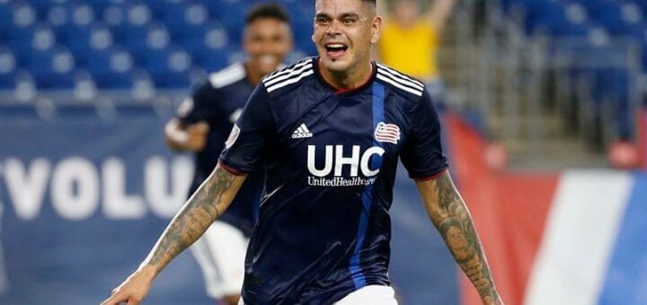 alt="Gustavo Bou convirtió un gol en la victoria del New England Revolution"