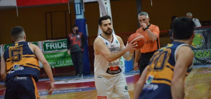 alt="Tras finalizar la temporada, el base cordobés Federico Grenni no continuará en el Verde”