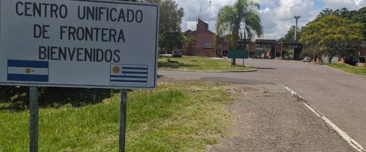 alt="Uruguay, desde septiembre, volverá a abrirse para el turismo extranjero en etapas: primero los extranjeros propietarios y vacunados"